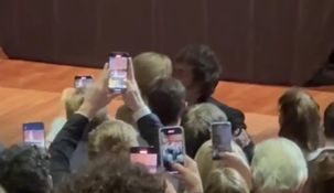 Javier Milei se dio un pico con Yuyito González en público