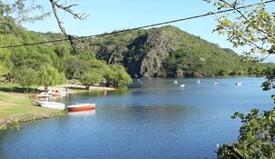 Un paraje donde se fabricaron los primeros ladrillos del país y un dique con agua ionizada.