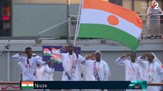 El saludo militar de la delegación de Níger sorprendió a todos. El saludo militar de la delegación de Níger sorprendió a todos.