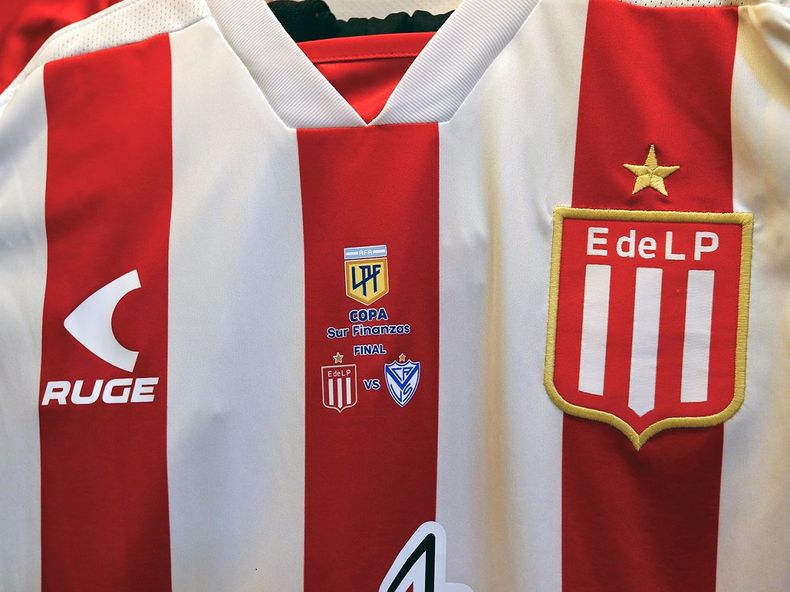 La camiseta que utilizará Estudiantes. La camiseta que utilizará Estudiantes.