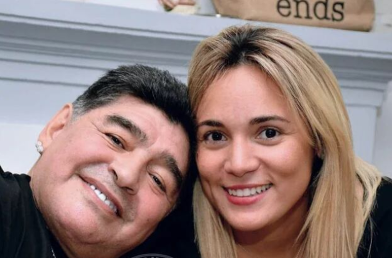La expareja de Maradona se mostró emocionada con el recuerdo del Diez.