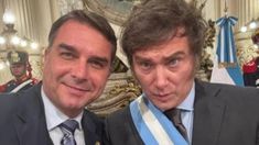 Flávio Bolsonaro, candidato a presidente de Brasil, junto a Javier Milei. Flávio Bolsonaro, candidato a presidente de Brasil, junto a Javier Milei.