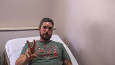Gabriel Berrozpe fue agredido por un grupo de personas. Gabriel Berrozpe fue agredido por un grupo de personas.