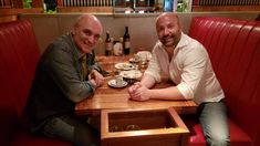 Espert y Spagnuolo comiendo juntos.