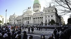 El Gobierno desplegó el aparato represivo para contener la movilización contra el veto de Javier Miliei a la reforma jubilatoria. El Gobierno desplegó el aparato represivo para contener la movilización contra el veto de Javier Miliei a la reforma jubilatoria.