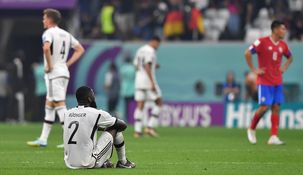La desazón de Rudiger y sus compañeros tras el partido.