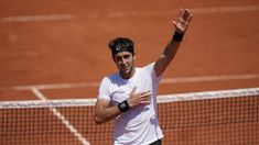 Etcheverry se metió entre los mejores 32 jugadores de Roland Garros. Etcheverry se metió entre los mejores 32 jugadores de Roland Garros.