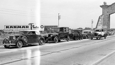 La Ruta 2 en 1970. El viaje entre Buenos Aires y Mar del Plata fue uno de los fundacionales del uso del automóvil en el país.