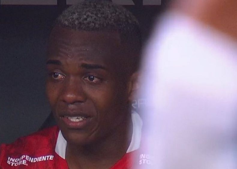 Quiñónez se largó a llorar tras ser sustituido.