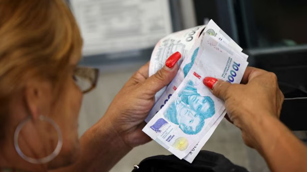 El salario mínimo, en caída libre.