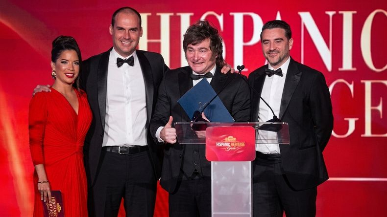 Javier Milei se reunió en EEUU con Eduardo Bolsonaro, quien tiene un pedido de captura en Brasil.