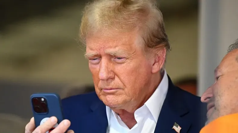 El precio del iPhone podría triplicarse hasta los u$s3.500 si se fabricaba en EEUU.