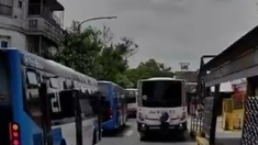 Las cámaras de seguridad registraron el incidente en Liniers. Las cámaras de seguridad registraron el incidente en Liniers.