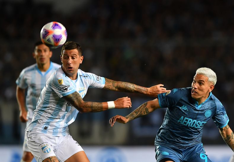 Copetti festeja su gol