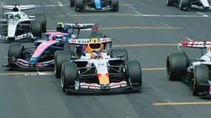 Liam Lawson, quien estaba 8°, tuvo una lenta salida y Colapinto logró esquivarlo evitando el choque Liam Lawson, quien estaba 8°, tuvo una lenta salida y Colapinto logró esquivarlo evitando el choque