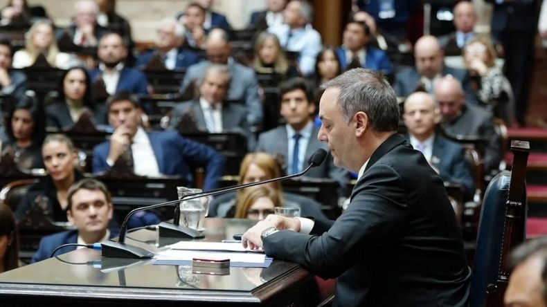 Adorni anunció que irá al Senado en julio para brindar su informe de gestión.