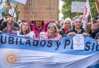 Como cada miércoles, jubilados autoconvocados se concentraron en las inmediaciones del Congreso.&nbsp;