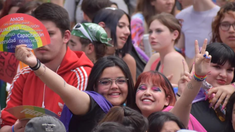 El evento comenzará a las 10 en Plaza de Mayo con la Feria del Orgullo y escenario con artistas.