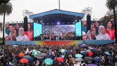 Cristina recibió el afecto de miles de personas en la Plaza de Mayo. Cristina recibió el afecto de miles de personas en la Plaza de Mayo.