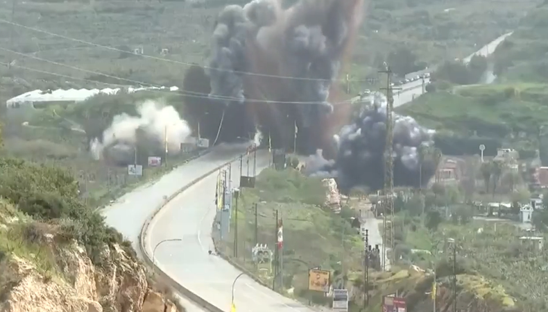 El puente destruido es una estructura clave para el transporte en el sur de Líbano.