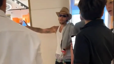 Justin Bieber se enojó con sus seguidores por violar la privacidad en los Estados Unidos. Justin Bieber se enojó con sus seguidores por violar la privacidad en los Estados Unidos.