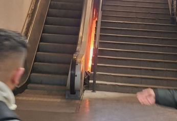 Las escaleras fueron el punto cero del incendio.