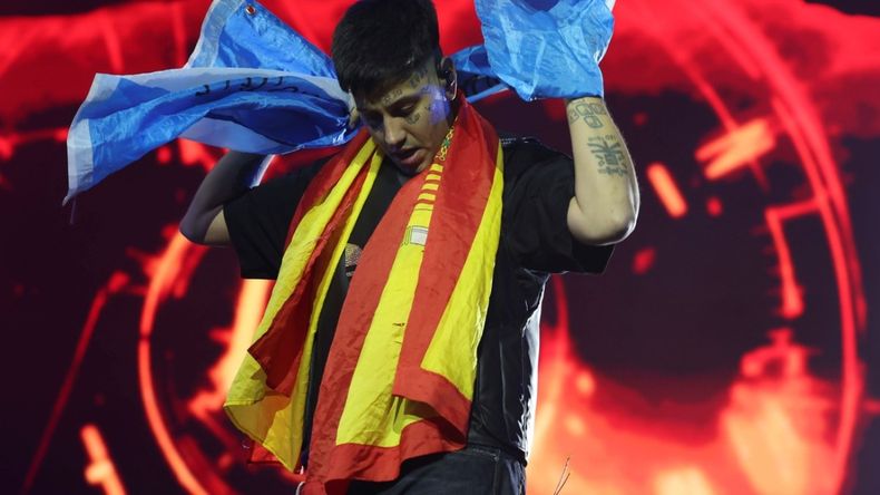 Duki se presentó ante 65 mil personas en el estadio Bernabéu.