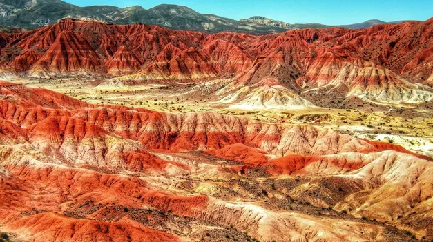 Paisajes marcianos a casi 4.000 metros en el norte argentino.