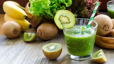 El licuado de kiwi, lechuga y espinaca es una bebida refrescante y nutritiva que aporta una gran variedad de beneficios para la salud El licuado de kiwi, lechuga y espinaca es una bebida refrescante y nutritiva que aporta una gran variedad de beneficios para la salud