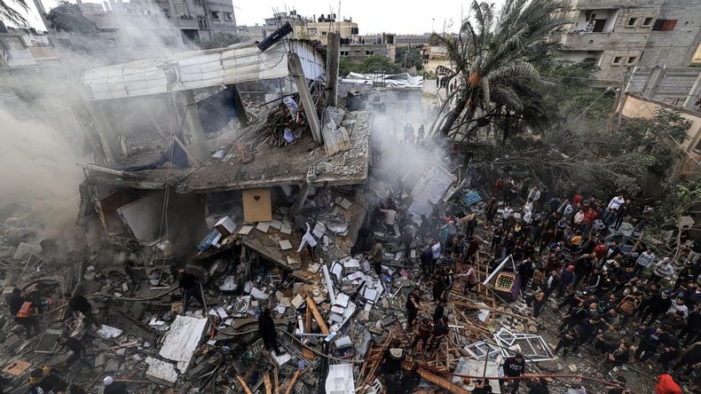 Una casa bombardeada este jueves en Rafah, al sur de Gaza.