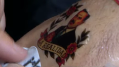 Gustavo Sylvestre se hizo un tatuaje temporal. Gustavo Sylvestre se hizo un tatuaje temporal.