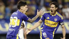 Brian Aguirre y Edinson Cavani gritan el segundo gol de Boca. Brian Aguirre y Edinson Cavani gritan el segundo gol de Boca.