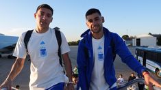 Nahuel Molina y Cuti Romero subiendo al avión, rumbo a Paraguay. Nahuel Molina y Cuti Romero subiendo al avión, rumbo a Paraguay.