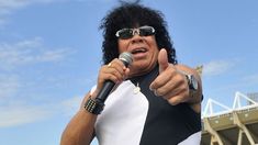 Una Inteligencia Artificial hizo cantar a la Mona Jiménez un tema de Charly García Una Inteligencia Artificial hizo cantar a la Mona Jiménez un tema de Charly García