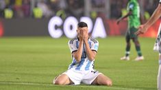 Valentín Carboni se lamenta tras la derrota con Nigeria. Valentín Carboni se lamenta tras la derrota con Nigeria.