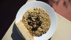 El risotto de hongos de pino es una de las especialidades de este bodegón. El risotto de hongos de pino es una de las especialidades de este bodegón.