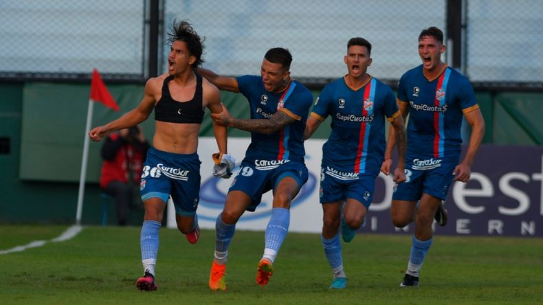 Arsenal logró la victoria a los 94 minutos con un golazo del colombiano Londoño.