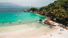 El centro histórico es uno de los principales atractivos y ofrece un recorrido por casas coloniales. El centro histórico es uno de los principales atractivos y ofrece un recorrido por casas coloniales.