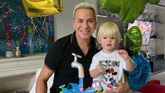 Flavio Mendoza le festejó el cumple a su hijo con una torta de coronavirus Flavio Mendoza le festejó el cumple a su hijo con una torta de coronavirus