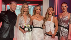 Julieta Poggio, Nacho Castañares, y Lucila La Tora Villar fueron los testigos de las bodas. Julieta Poggio, Nacho Castañares, y Lucila La Tora Villar fueron los testigos de las bodas.