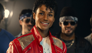 Jaafar Jackson debuta en el cine con Michael (2026) interpretando a su tío, Michael Jackson. Jaafar Jackson debuta en el cine con Michael (2026) interpretando a su tío, Michael Jackson.
