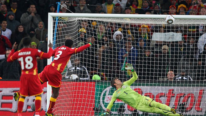 El penal que Asamoah Gyan estrelló en el travesaño.