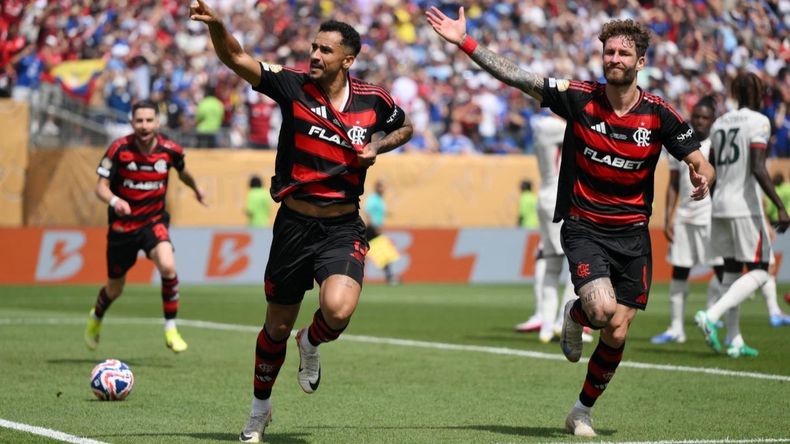 Danilo festeja el segundo gol del Flamengo.