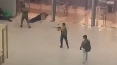 Las primeras imágenes publicadas por usuarios en redes sociales mostraban escenas caóticas, con una gran cantidad de asistentes al concierto intentando huir de la sala, Las primeras imágenes publicadas por usuarios en redes sociales mostraban escenas caóticas, con una gran cantidad de asistentes al concierto intentando huir de la sala,