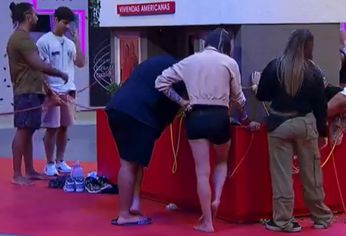 Juliana Furia no pudo aguantarse y tuvo que hacer sus necesidades.