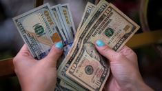 El dólar blue cayó $1. El dólar blue cayó $1.