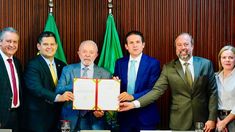 Lula da Silva creó una tarifa social eléctrica que beneficiará a 60 millones de personas en Brasil. Lula da Silva creó una tarifa social eléctrica que beneficiará a 60 millones de personas en Brasil.