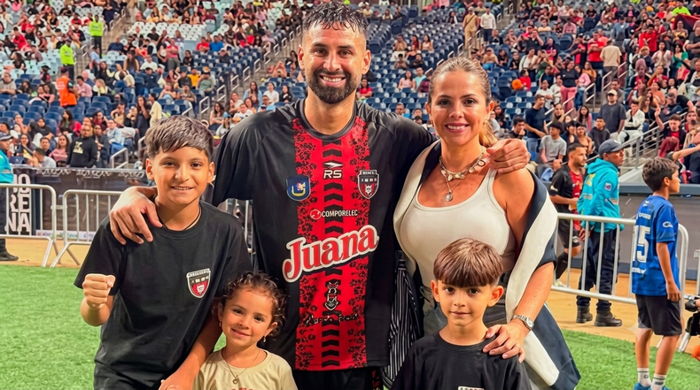 Lucas Trejo junto a su familia.