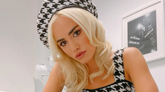 Lali Espósito, a besos y mimos con el director de Sky Rojo David Victori Lali Espósito, a besos y mimos con el director de Sky Rojo David Victori