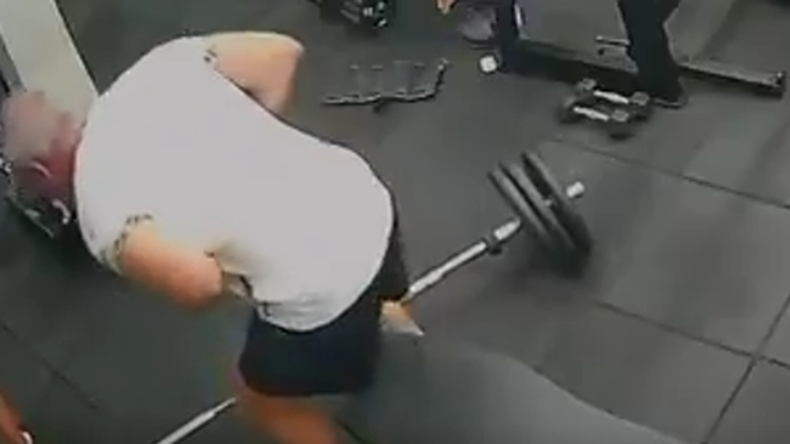 La víctima recibió un golpe en el pecho y el cuello en una rutina de entrenamiento.